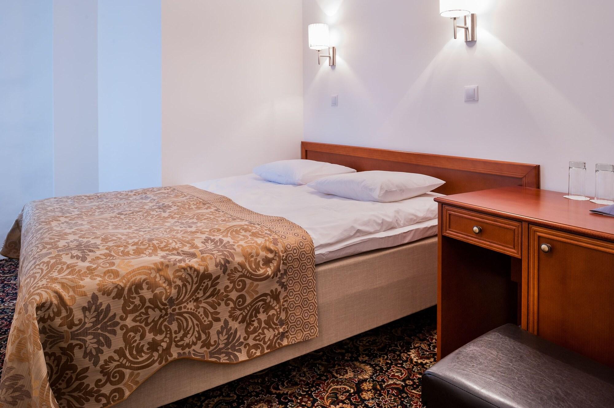 Hotel Three Crowns Residents 3*