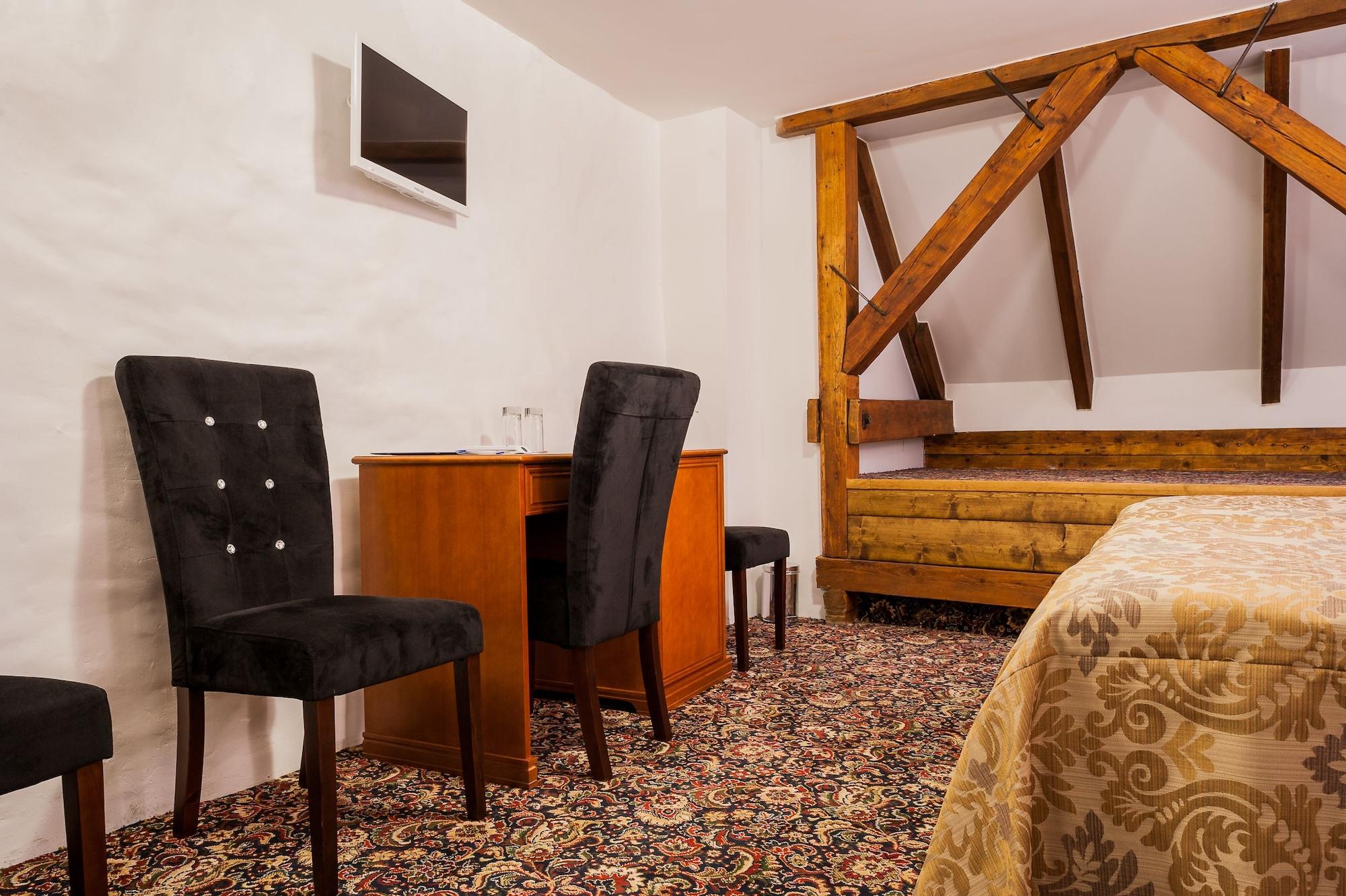Three Crowns Residents Hotel 3*