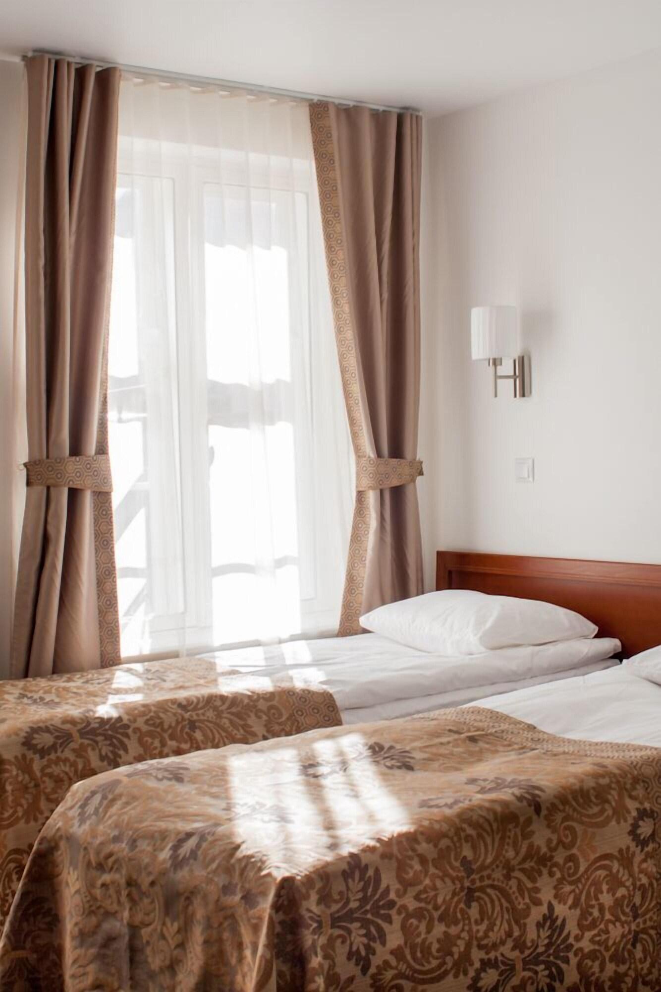 Hotel Three Crowns Residents 3*