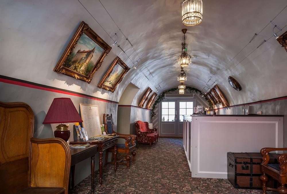 Three Crowns Residents Hotel 3*