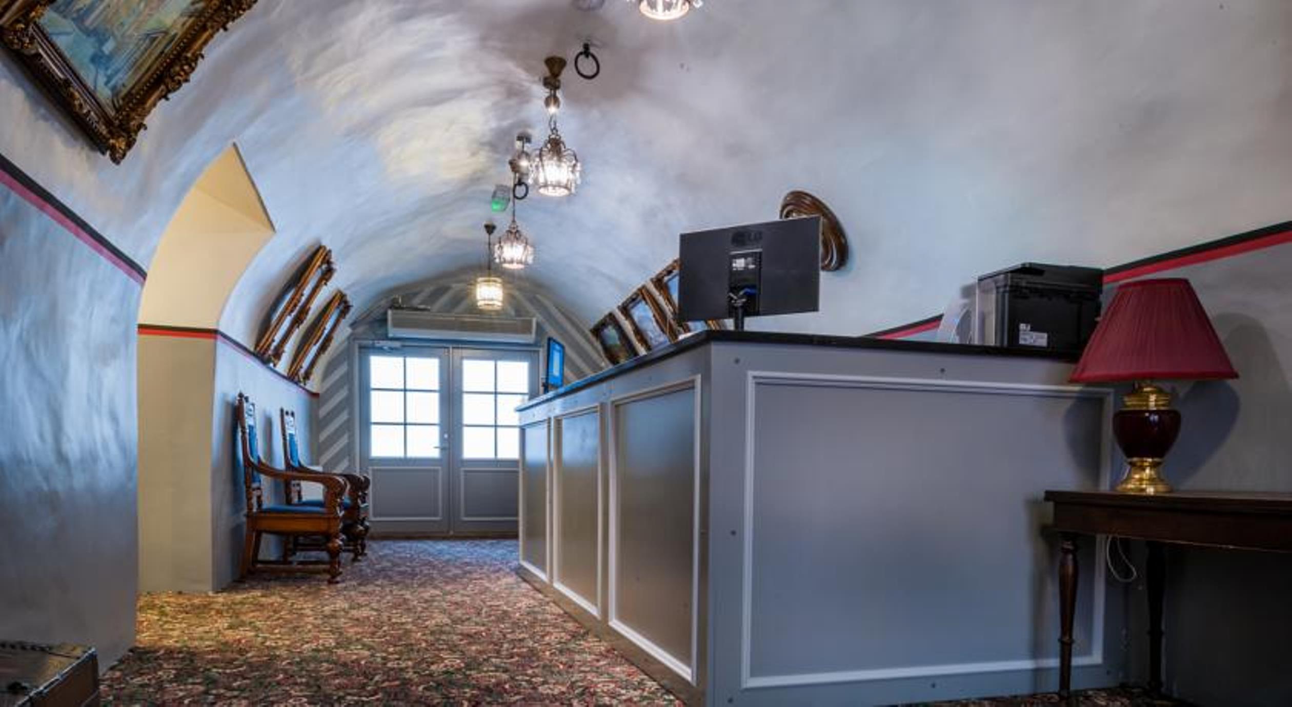 Three Crowns Residents Hotel