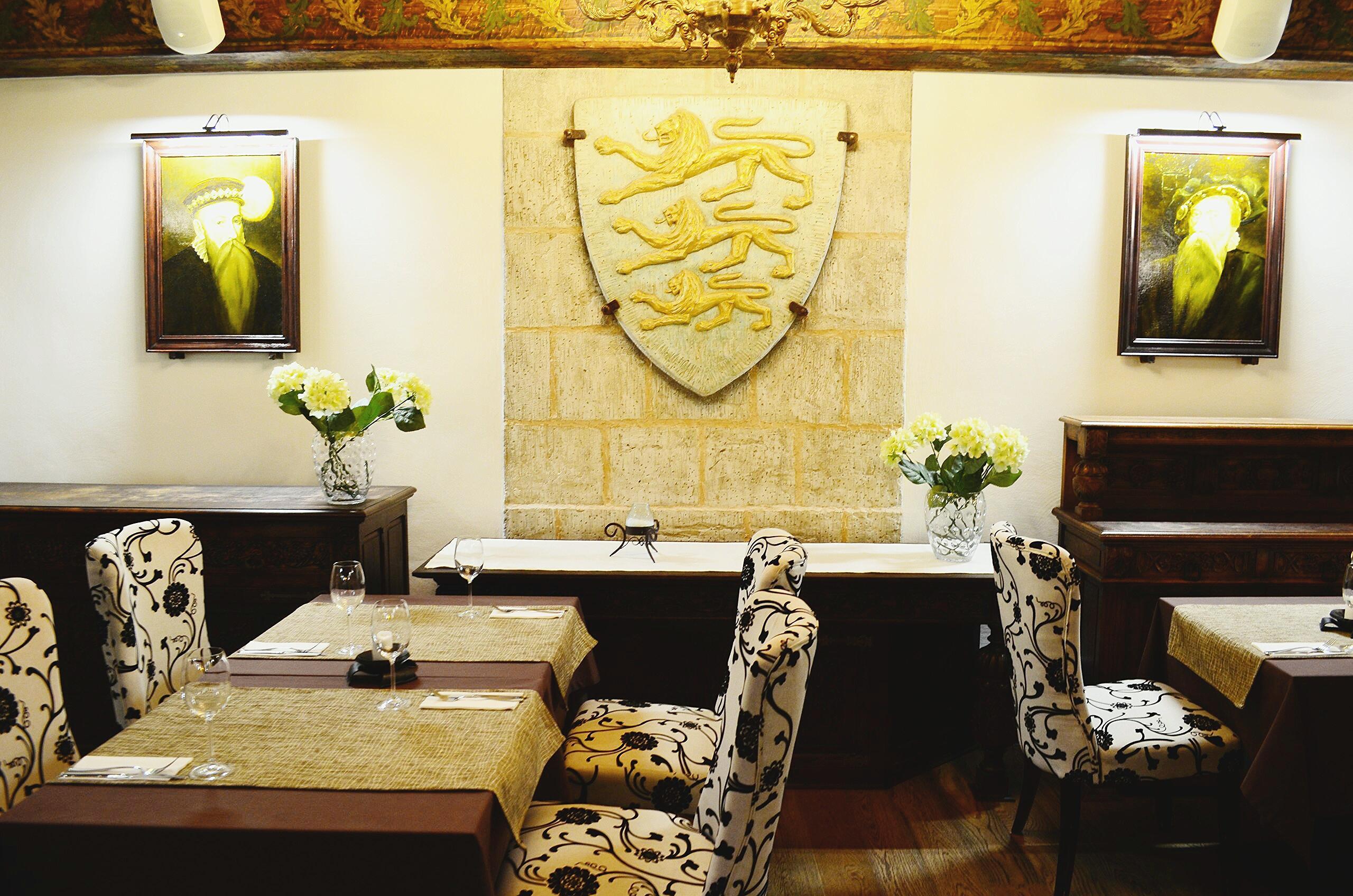 Hotel Three Crowns Residents 3*