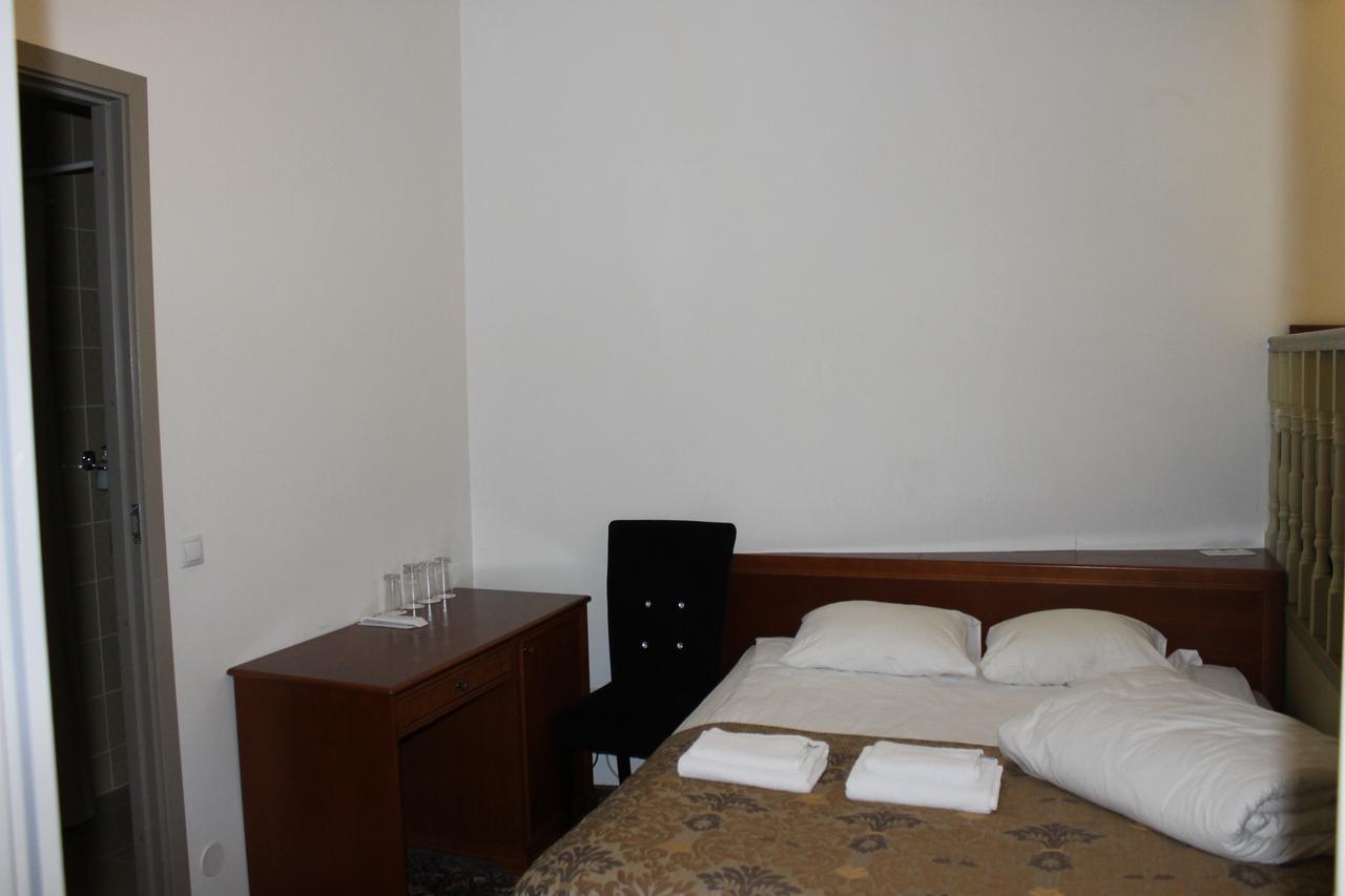 Three Crowns Residents Hotel 3*